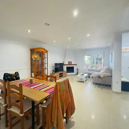 Дом отдыха Casa Del Sol - Casa Familiar Junto A La Playa Con Vistas Al Mar En